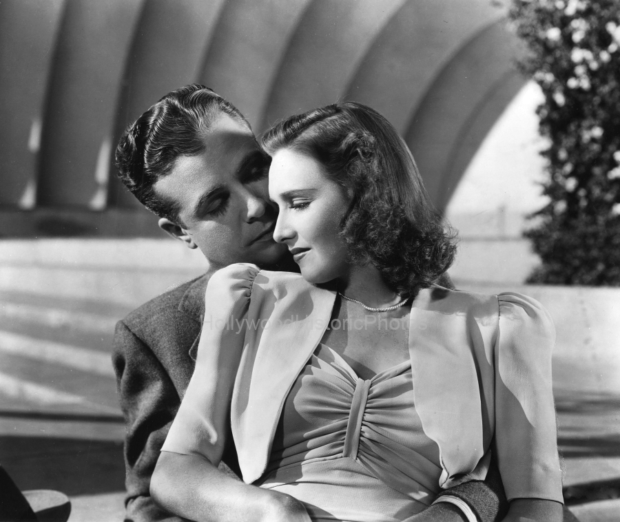 Dick Powell 1937 In Hollywood Hotel with Rosemary Lane on locarion at the Hollywood Bowl wm.jpg